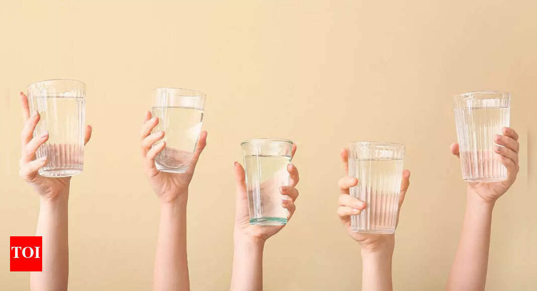 Uric Acid: How many glasses of water a day should one consume to keep uric acid under control |