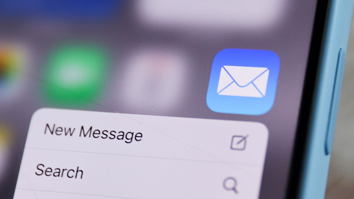 Apple email app icon.